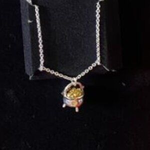 Avon Pot Of Gold Necklace